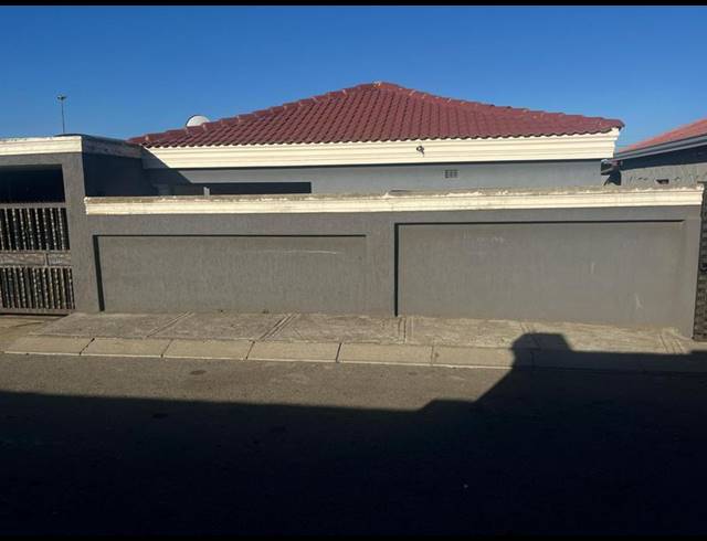 2 BEDROOM HOUSE FOR SALE IN MOLAPO